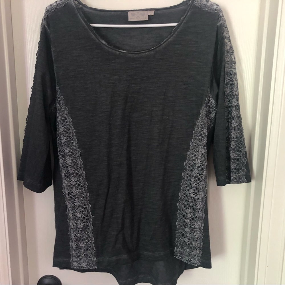 Grey t-shirt